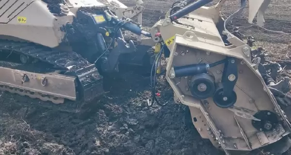 Машина разминирования подорвалась на мине в Харьковской области