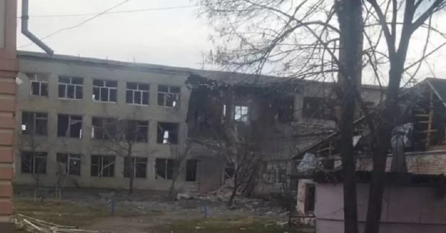 Россия сбросила две авиабомбы на школу в Сумской области