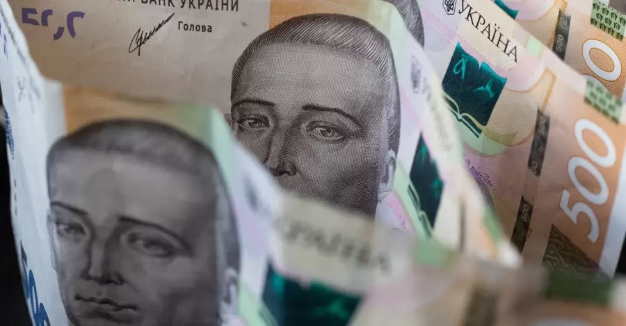 Підвищення мінімалки, збільшення пенсій та зростання цін: що чекає на українців у квітні
