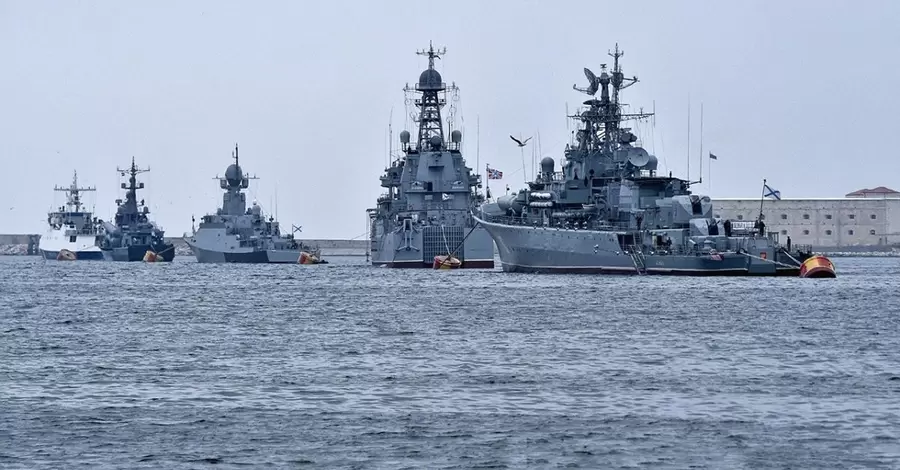 Майже весь флот РФ втік з Криму, з ракетоносіїв залишився 