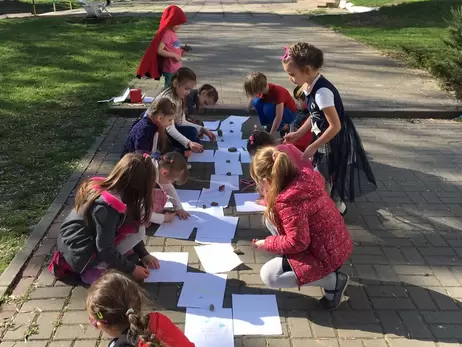 В украинских школах начали учить детей быть счастливыми