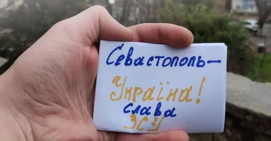 Жителів Криму закликали повідомляти про спроби призвати їх до армії РФ 