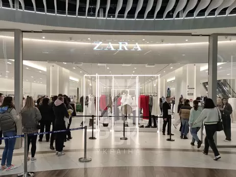 У Києві з чергами вперше з початку війни відкрилися магазини ZARA