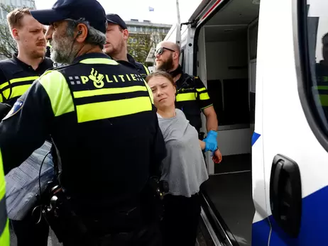 Грету Тунберг двічі на день затримали на демонстрації в Нідерландах