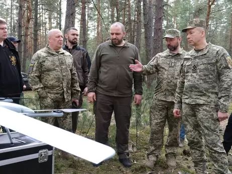 Сырскому и Умерову показали новейшие украинские разработки – дроны и роботизированные комплексы