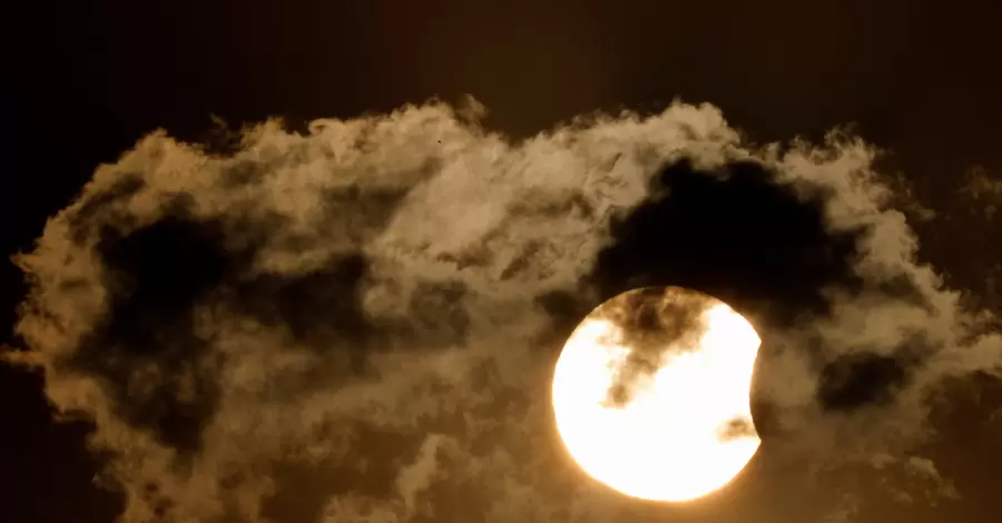 Повне сонячне затемнення 8 квітня – як і де його зможуть побачити українці  