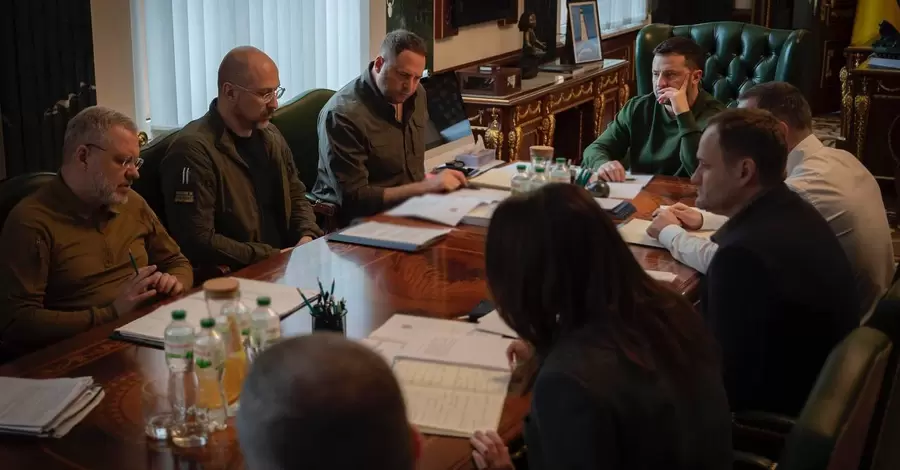  Зеленский провел совещание по ситуации в Харькове и поддержке его жителей