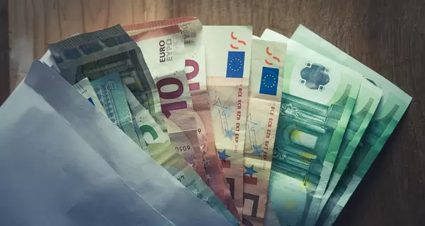 Кто скупает евро? Что взвинчивает спрос и каким будет курс к лету
