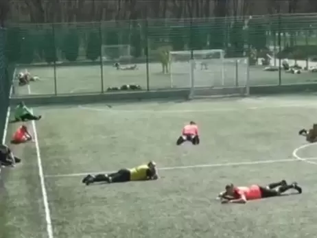 Малиновский показал видео, как в Харькове играют в футбол под обстрелами