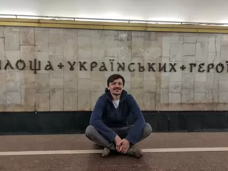У Києві на перейменованій станції метро «Площа Льва Толстого» встановили нові літери