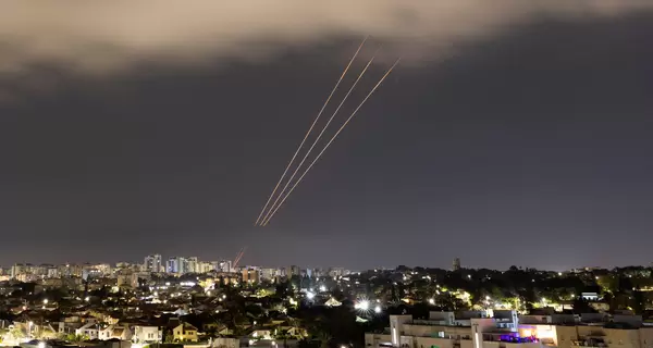 Ночью Иран выпустил по Израилю более 300 ракет и дронов, атака длилась более пяти часов.