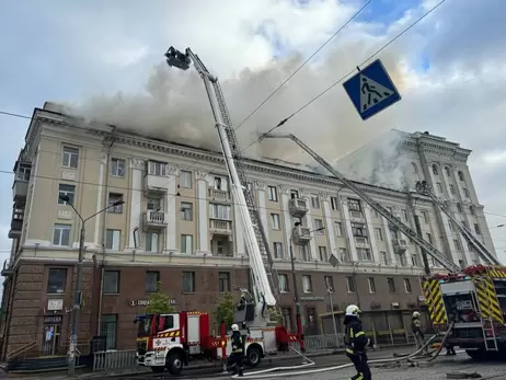 Росія вдарила по Дніпру та області, загинула дитина, горить п'ятиповерхівка