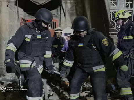 У Дніпрі завершили аварійно-рятувальні роботи на місці влучання російської ракети