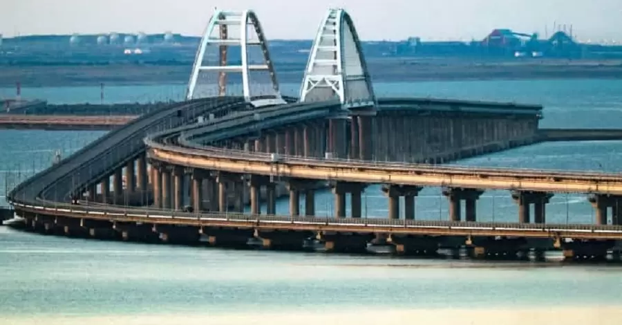 В оккупированном Севастополе произошла серия взрывов, Крымский мост перекрыт