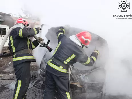 На Харківщині дрон вдарив по авто, поранено подружжя волонтерів та їхнього сина