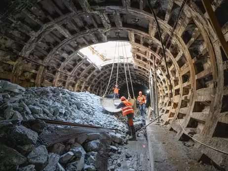 На аварійній частині “синьої” гілки київського метро розкрили тунель