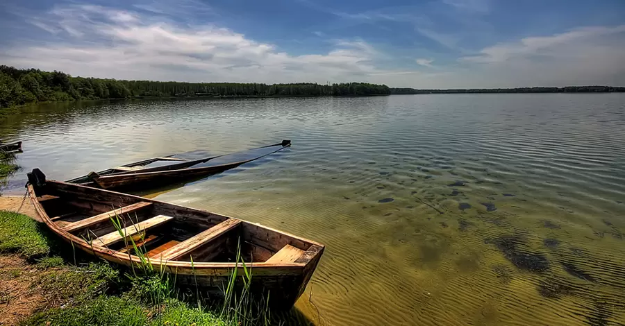 Щоб порибалити чи позбирати гриби на Шацьких озерах, потрібно мати перепустку