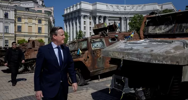 Кэмерон во время визита в Киев заявил, что Украина имеет право бить по РФ британским оружием