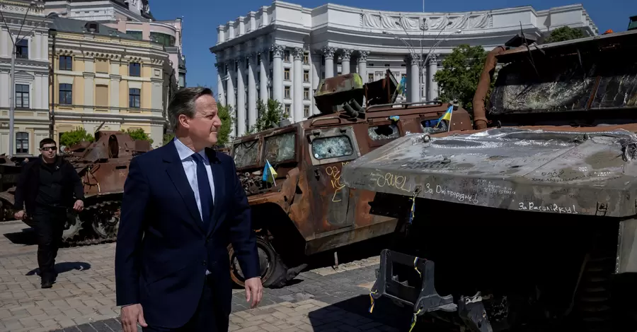 Кемерон під час візиту до Києва заявив, що Україна має право бити по РФ британською зброєю