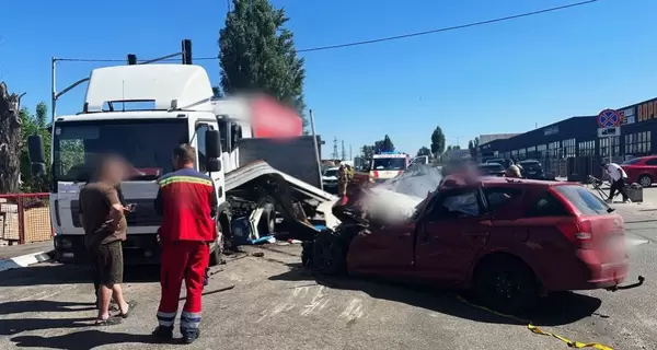 Внаслідок ДТП за участю вантажівки на Київщині загинула родина