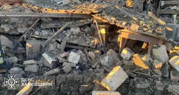 Россияне утром сбросили бомбы на Волчанск, есть травмированые и погибшая
