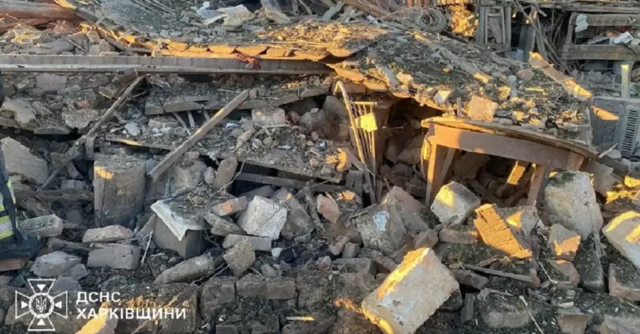 Россияне утром сбросили бомбы на Волчанск, есть травмированые и погибшая