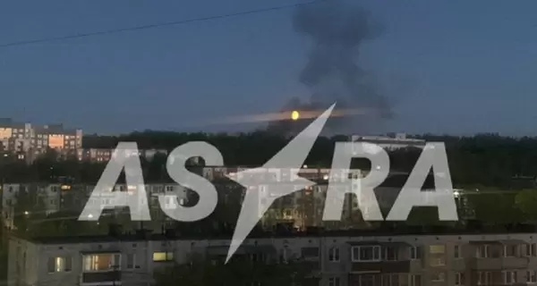 Вночі у кількох регіонах Росії прогриміли потужні вибухи та спалахнули пожежі