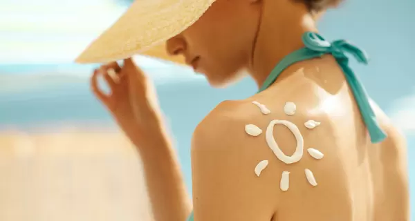Защищаем кожу от солнца: помогут оверсайз в шкафу и брокколи в холодильнике
