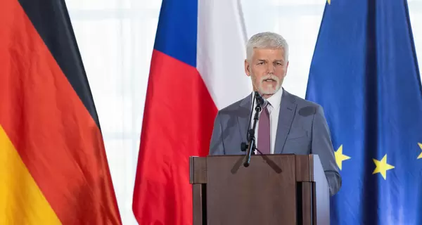 Президент Чехии упал во время езды на мотоцикле, его госпитализировали 