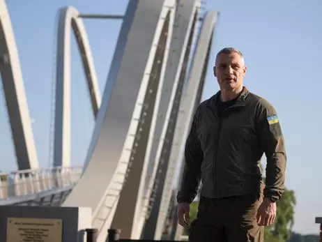 Мост Кличко №2 - в Киеве открыли мост-волну, соединяющий Оболонский остров с парком 