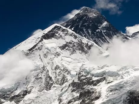 Во время спуска с Эвереста пропали без вести британский альпинист и его гид