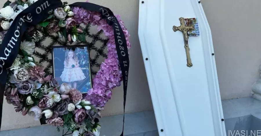 В Одесі поховали чотирирічну Злату, яку вбила російська ракета