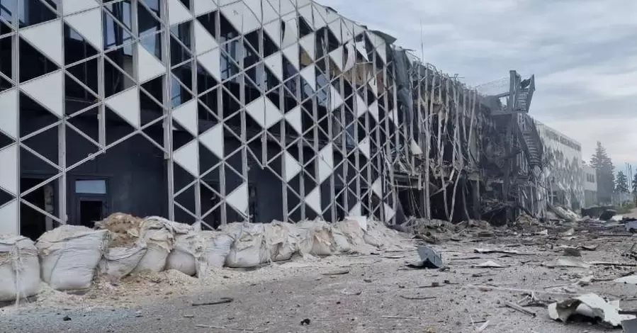 Росіяни зруйнували аеропорт в Запоріжжі - депутат