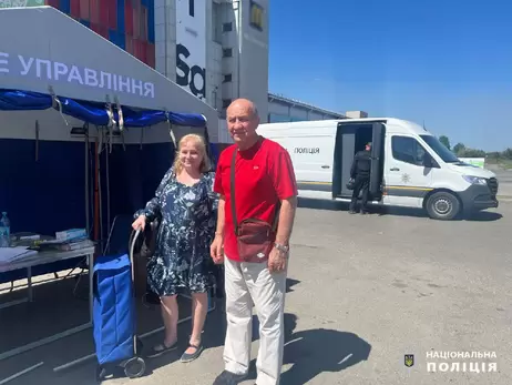 В полицию обратились супруги, которые чудом выжили во время удара по гипермаркету в Харькове