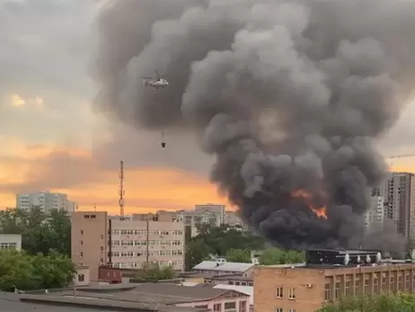 У Москві горить колишній машинобудівний завод, площа пожежі швидко збільшується