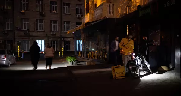 10 питань про відключення електрики в Україні: чому не збігаються графіки та чого чекати взимку
