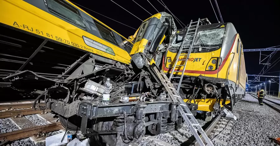 В Чехии столкнулись международный экспресс и грузовой поезд, есть погибшие и пострадавшие