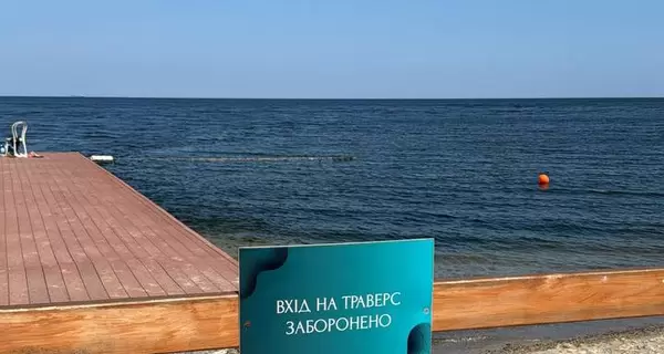 В Одесі відкрили перший пляж – людям дозволили купатися у морі, але з обмеженням