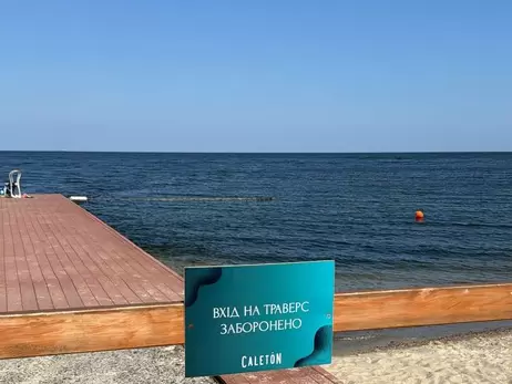 В Одесі відкрили перший пляж – людям дозволили купатися у морі, але з обмеженням