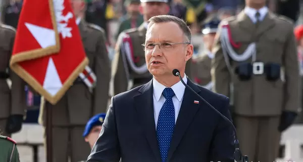 Президент Польщі продовжив термін легального перебування українців у країні