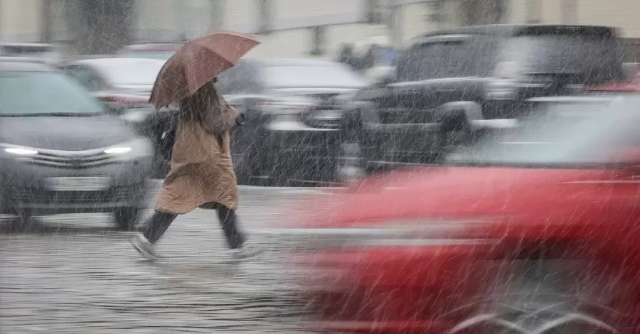 Погода в Украине 12 июня: сильные дожди, грозы и шквалы