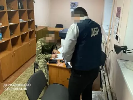 ДБР повідомило про підозру викладача військової академії у Львові, який знущався з курсантів