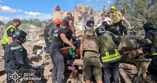 Росія вдарила по Кривому Рогу, 9 людей загинуло, щонайменше 29 поранено 