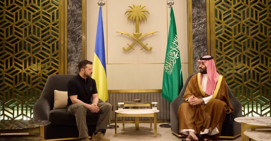 Зеленский прибыл с необъявленным визитом в Саудовскую Аравию и встретился с наследным принцем