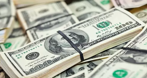 Новые американские санкции остановили в России торги по доллару и евро