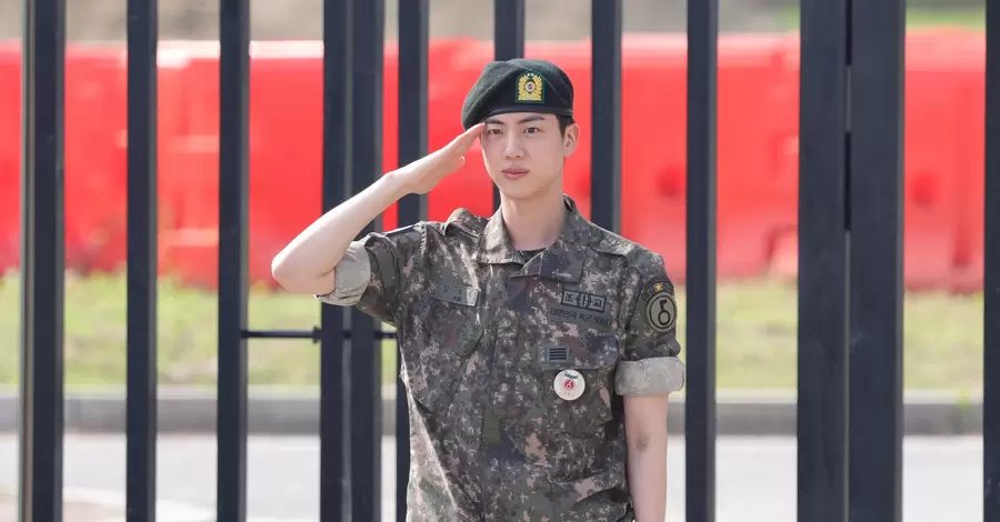 Джин из группы BTS завершил службу в армии Южной Кореи