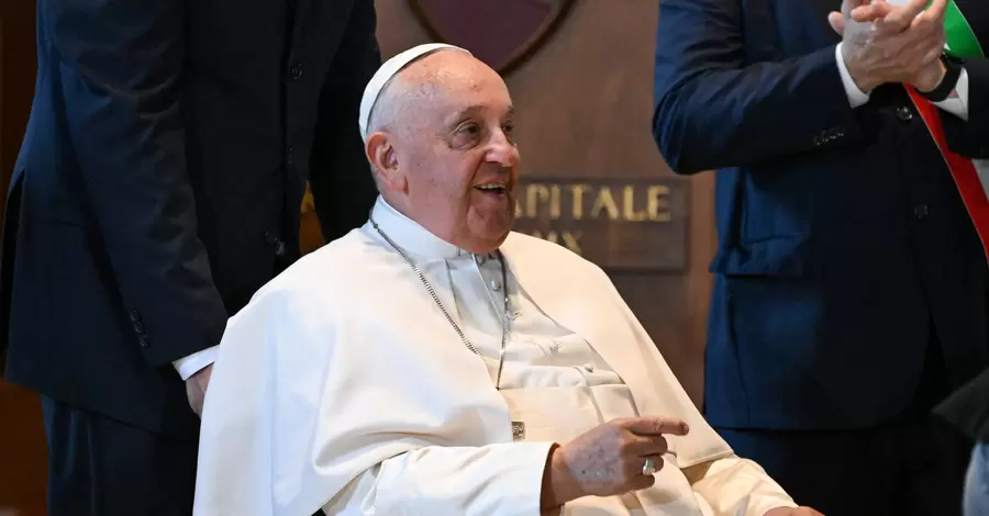 Франциск стане першим Папою на саміті G7 і зустрінеться із Зеленським