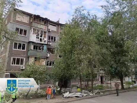 Россияне сбросили авиабомбу на многоэтажки в Селидово, много раненых