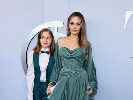 Вбрання зірок на Tony Awards-2024: Джолі - у бірюзовій сукні від Versace, Фаннінг - у смокінгу від Saint Laurent