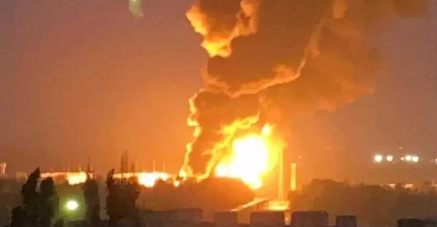Пожежі на нафтобазах в Росії виявилися 